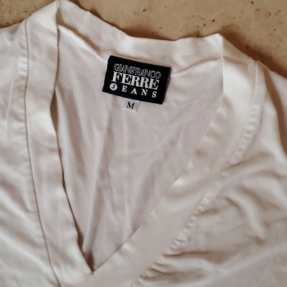 Gianfranco Ferre v-neck sleeveless top - Picture 3 of 6